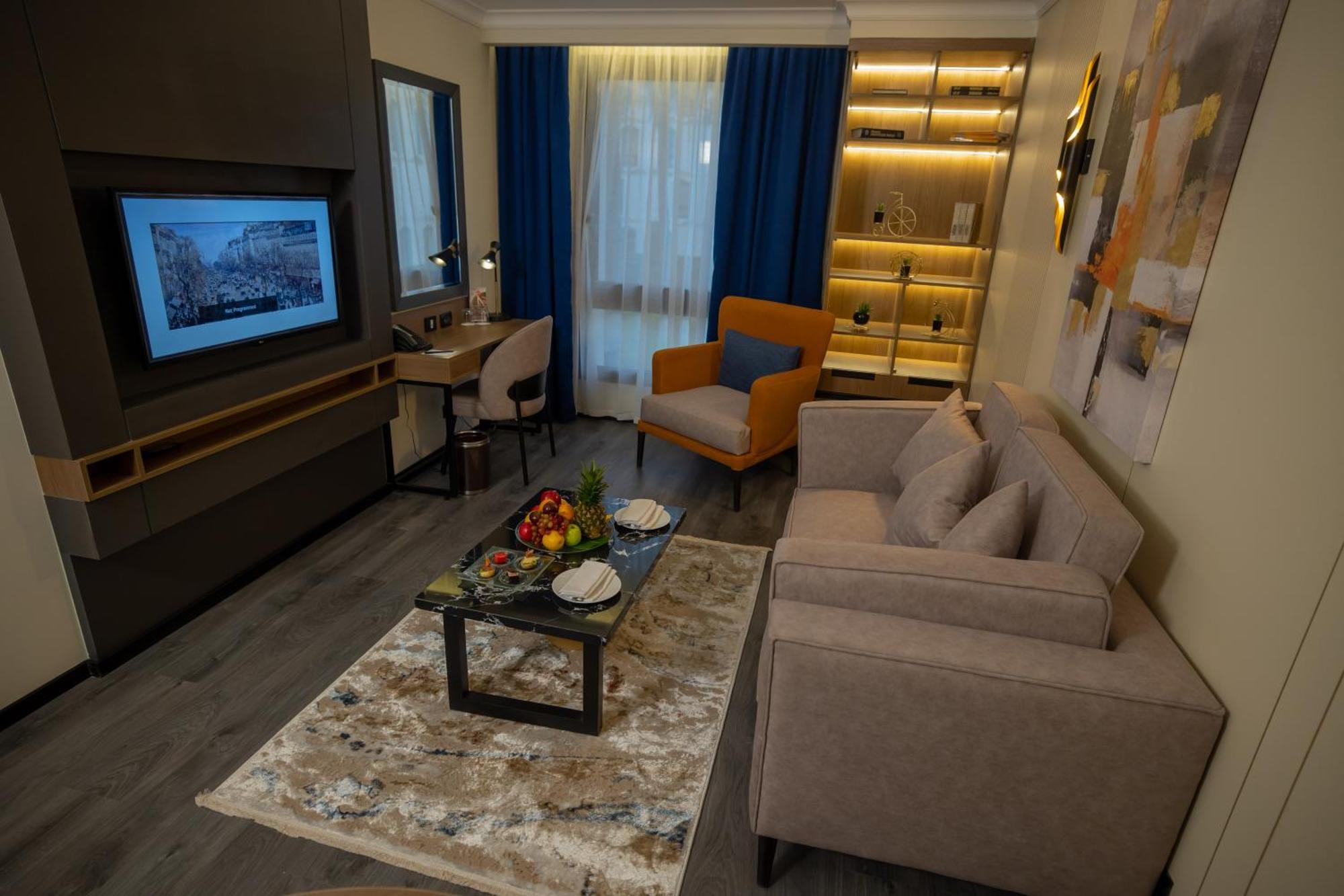 Premium Suite 24 or 7 Butler Lounge Access